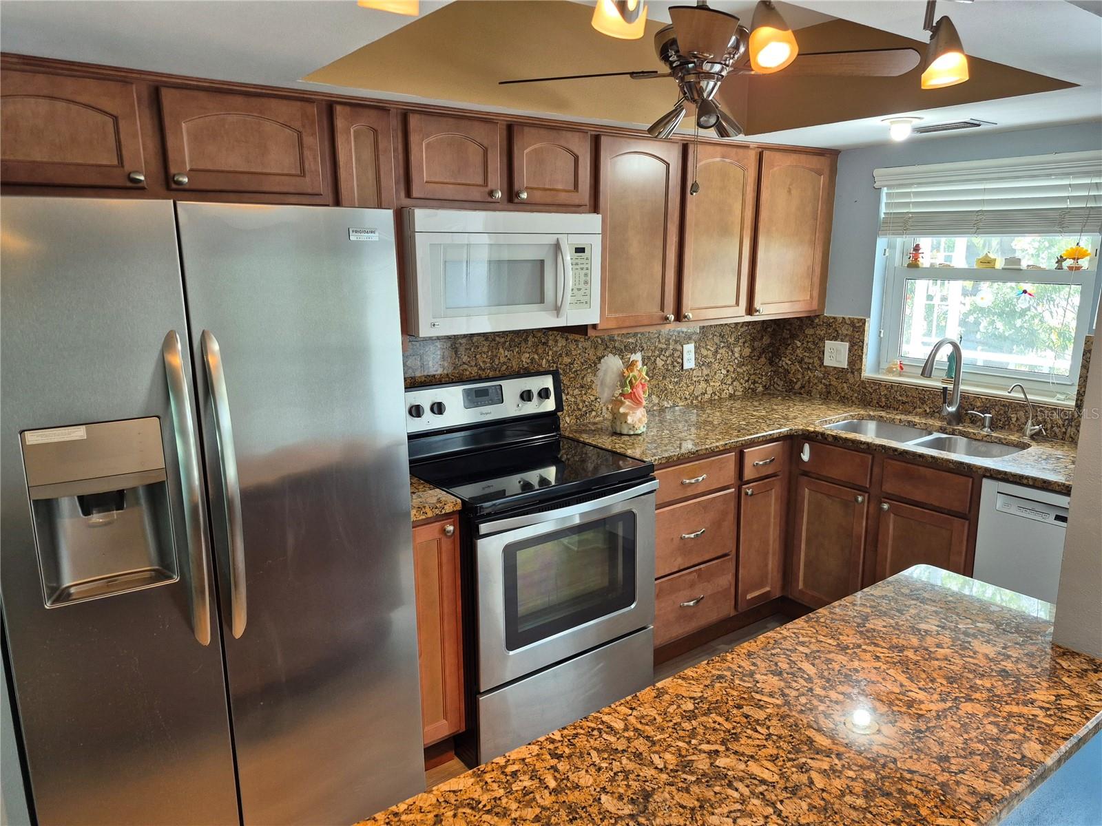 Image 4 of 15 For 4939 Floramar Terrace 203
