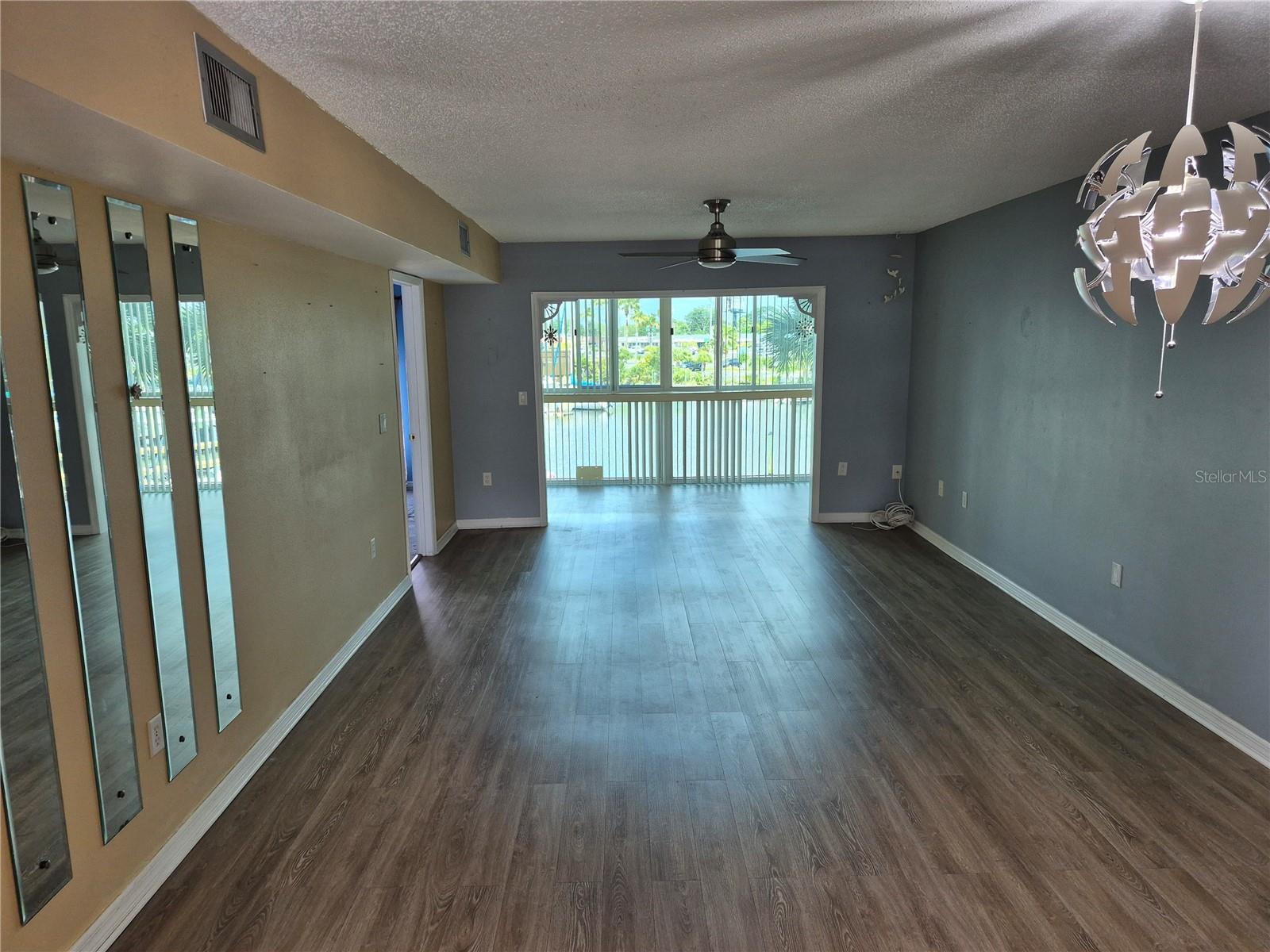 Image 6 of 15 For 4939 Floramar Terrace 203