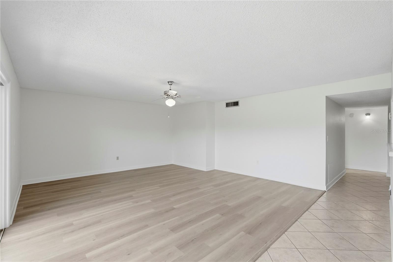 Image 11 of 31 For 724 115 Avenue N 2205