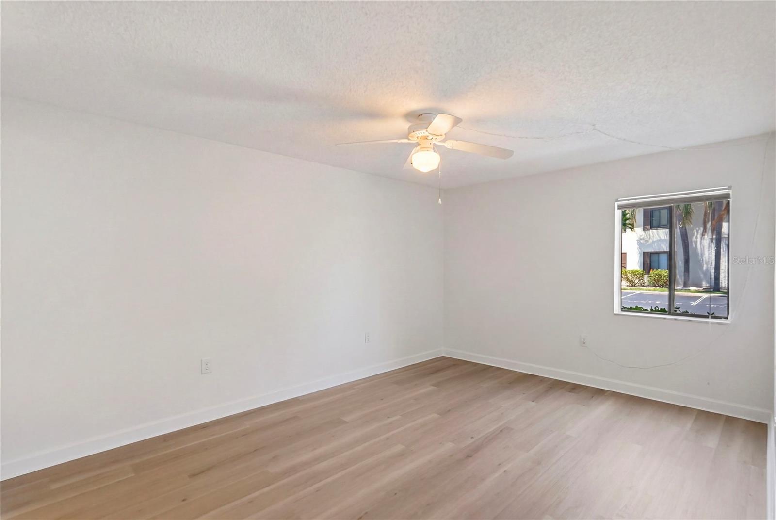 Image 14 of 31 For 724 115 Avenue N 2205