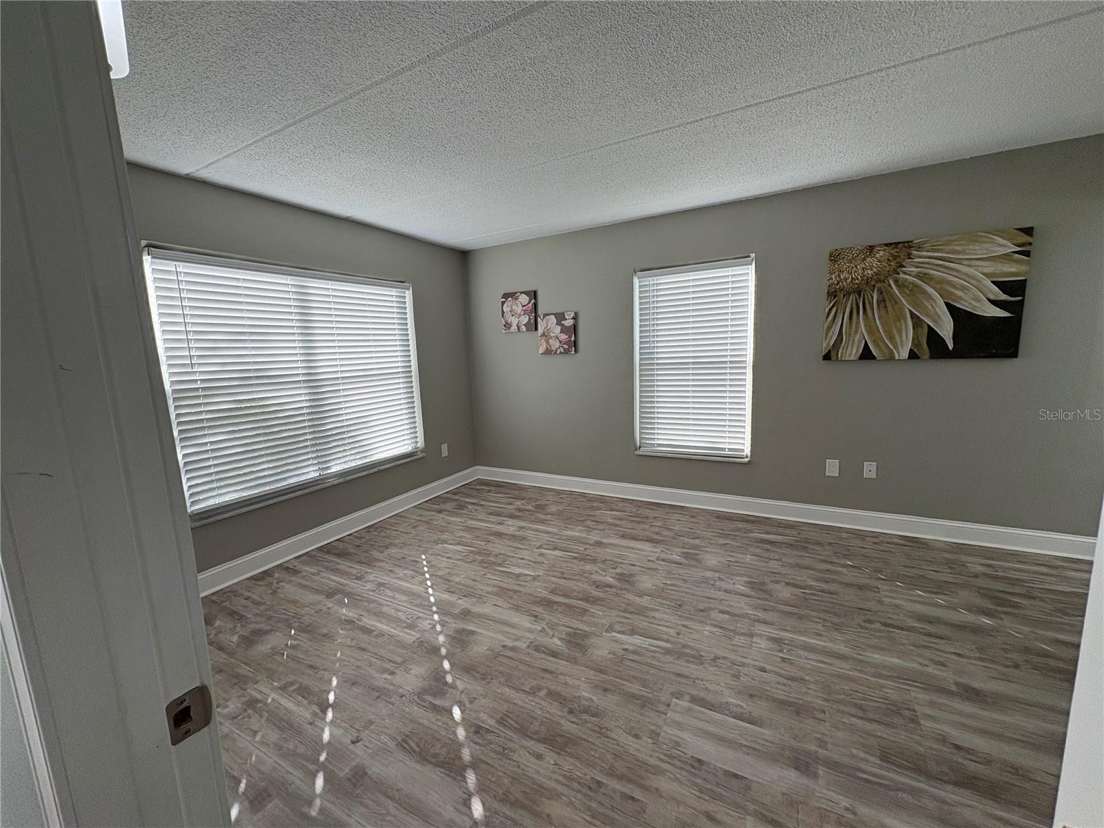 Image 10 of 26 For 464 Paula Drive N 109