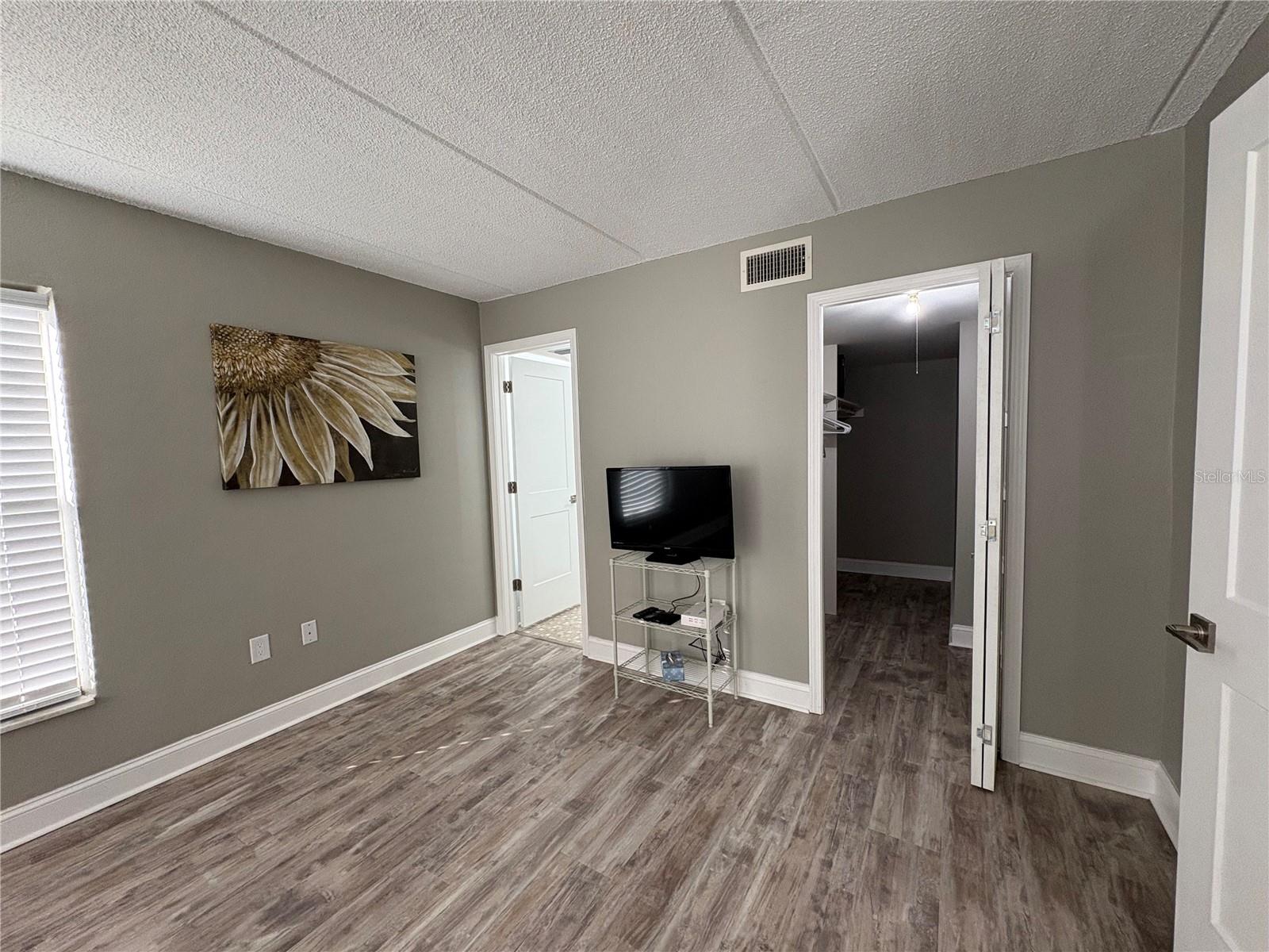 Image 11 of 26 For 464 Paula Drive N 109