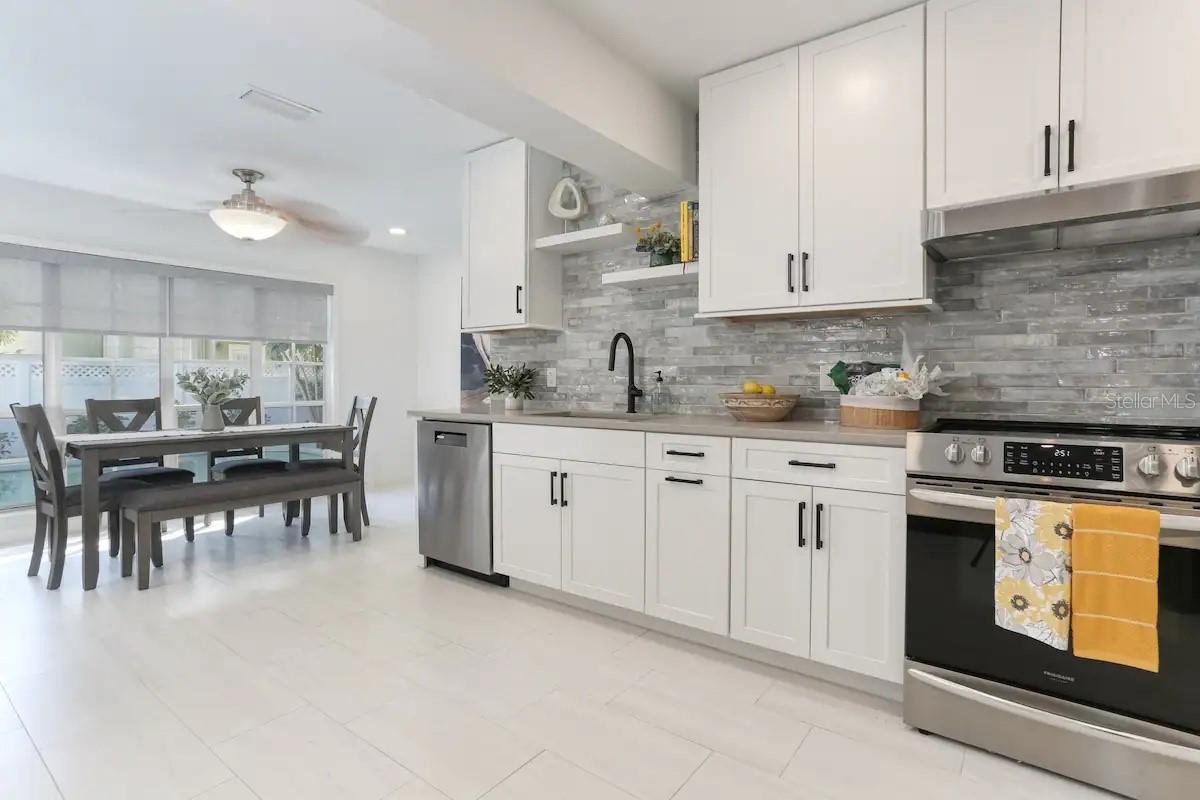 Image 10 of 51 For 4014 Palmira Avenue