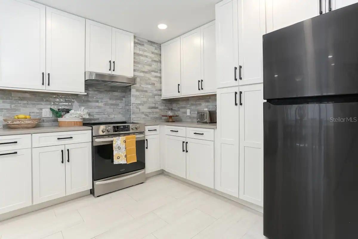 Image 12 of 51 For 4014 Palmira Avenue