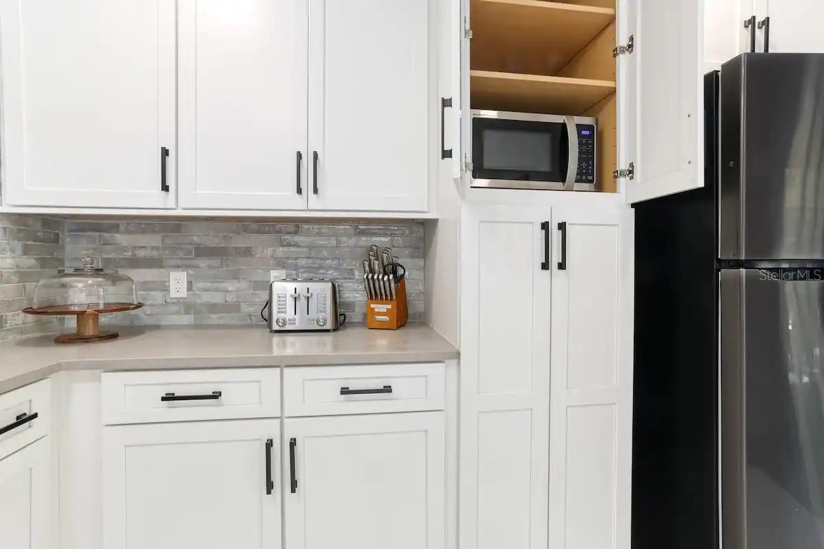 Image 15 of 51 For 4014 Palmira Avenue