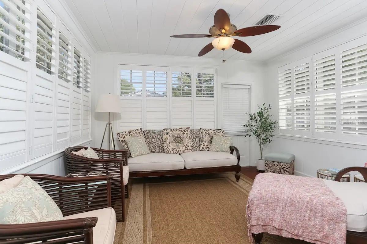 Image 19 of 51 For 4014 Palmira Avenue
