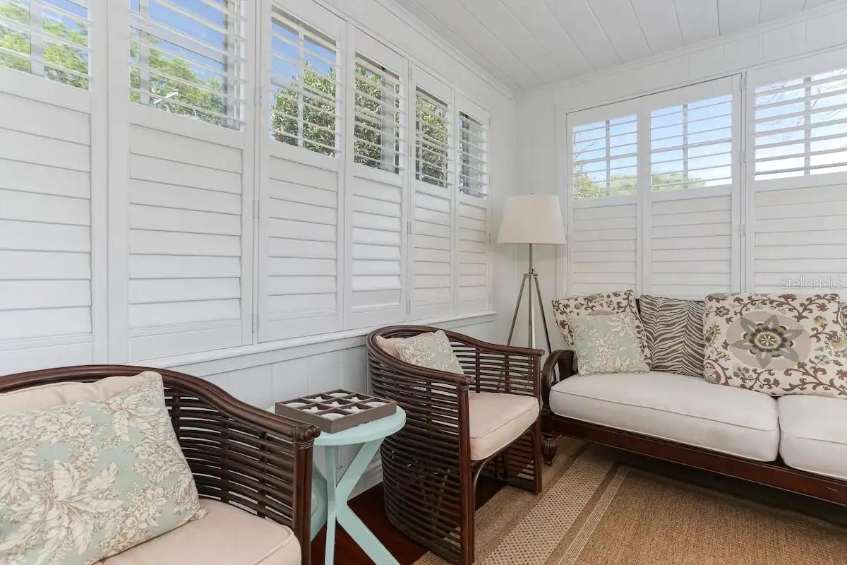 Image 20 of 51 For 4014 Palmira Avenue