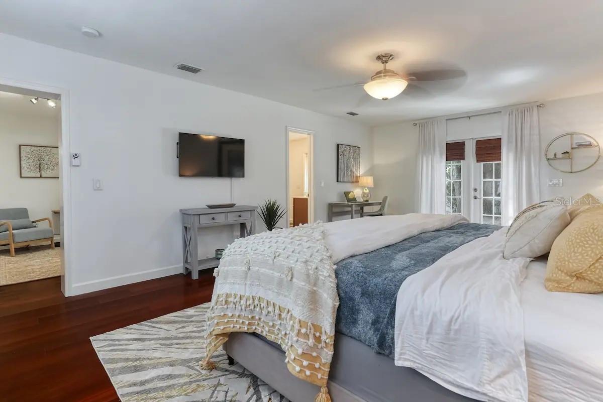 Image 26 of 51 For 4014 Palmira Avenue