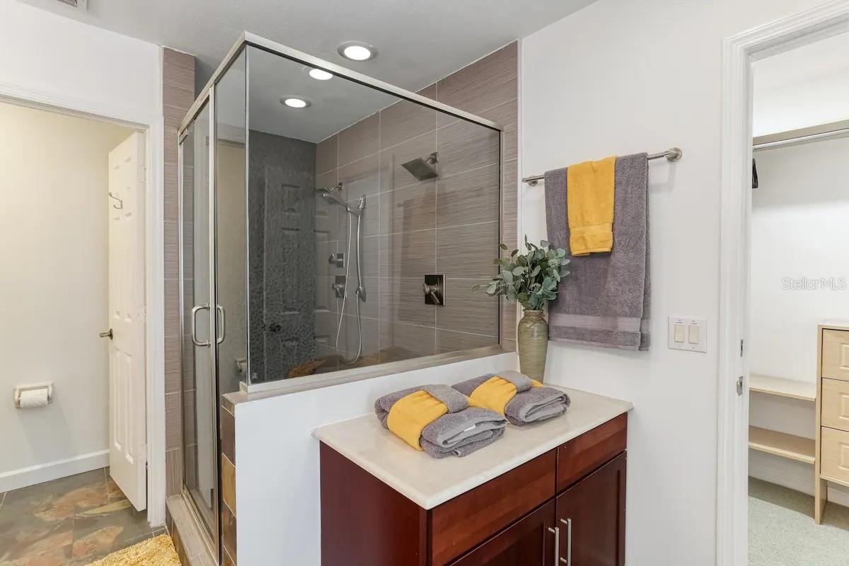 Image 30 of 51 For 4014 Palmira Avenue