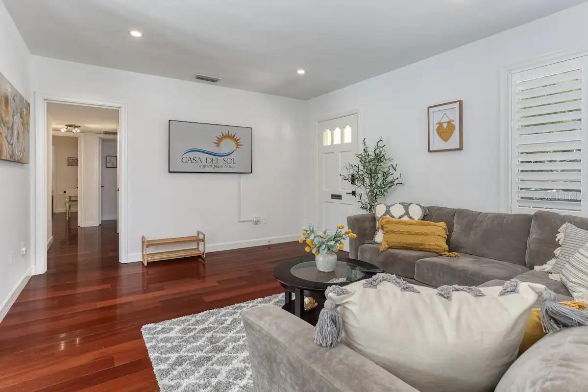 Image 6 of 51 For 4014 Palmira Avenue
