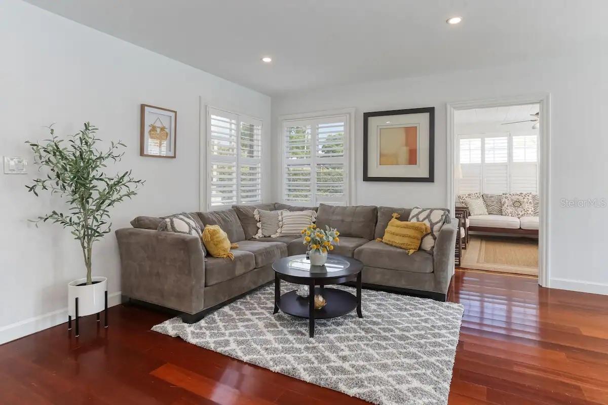 Image 7 of 51 For 4014 Palmira Avenue