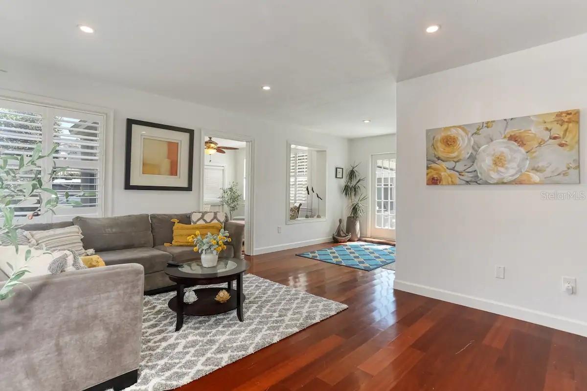 Image 8 of 51 For 4014 Palmira Avenue