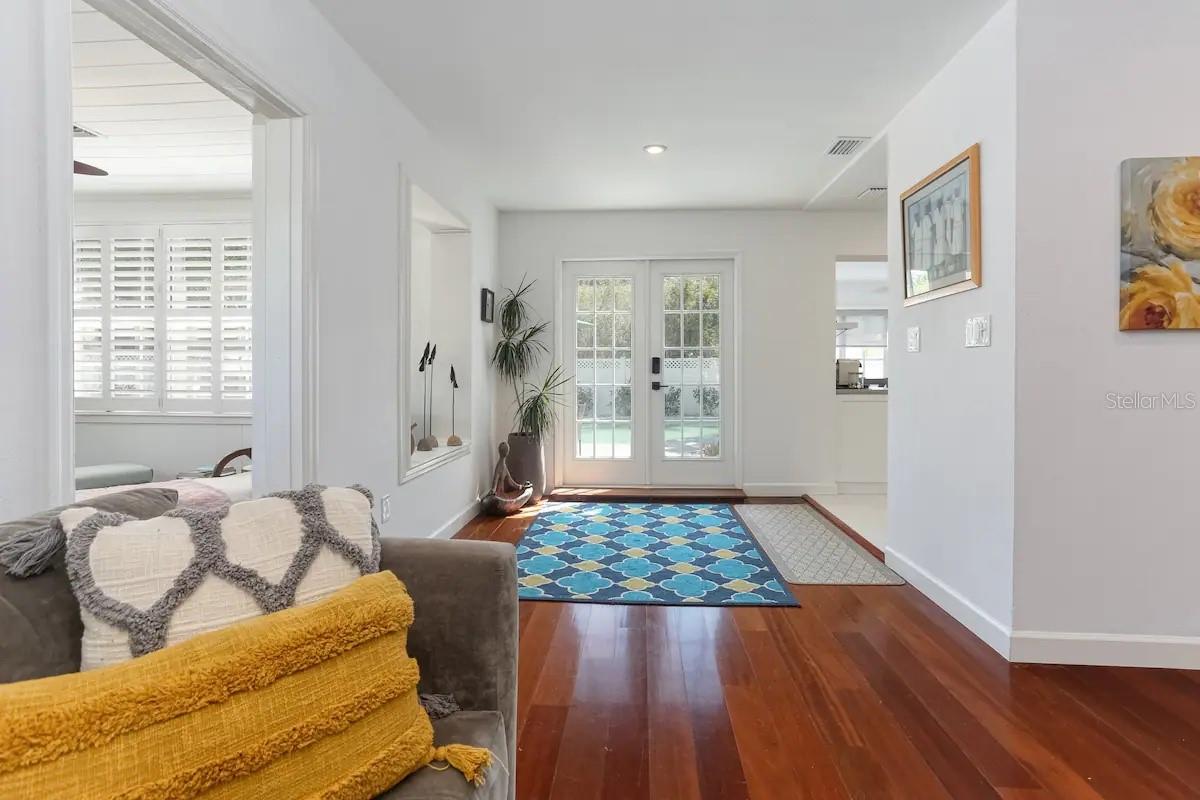 Image 9 of 51 For 4014 Palmira Avenue