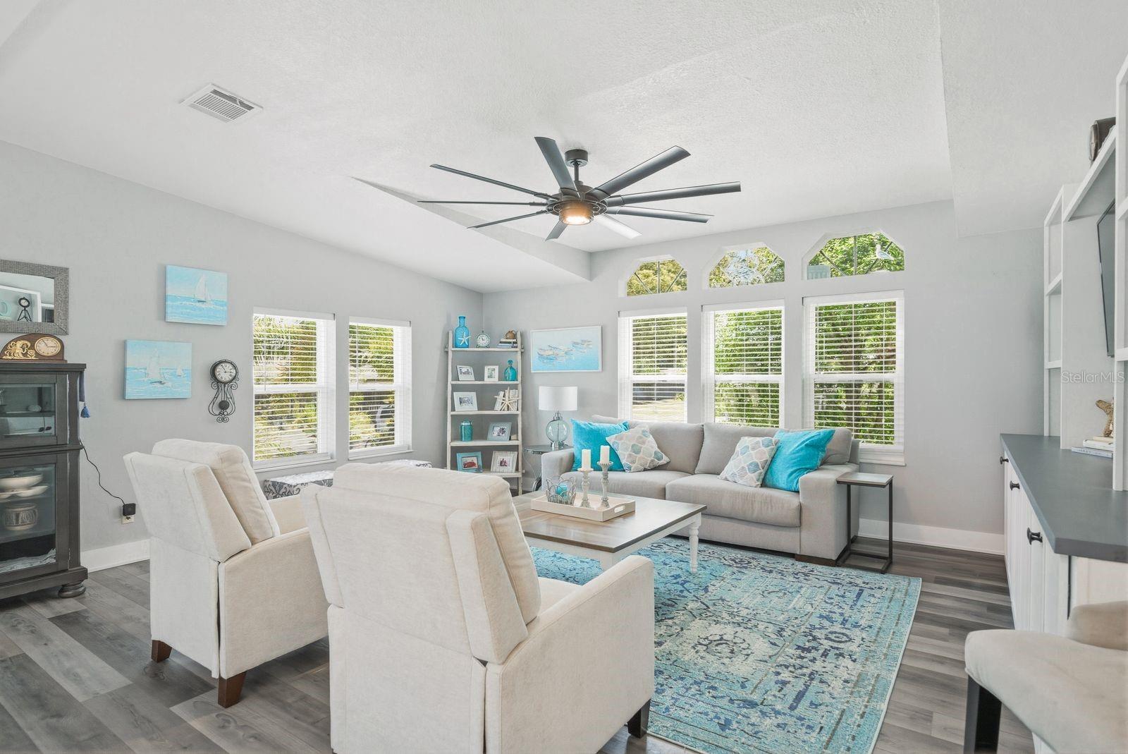Image 10 of 56 For 137 Lake Tarpon Drive 18