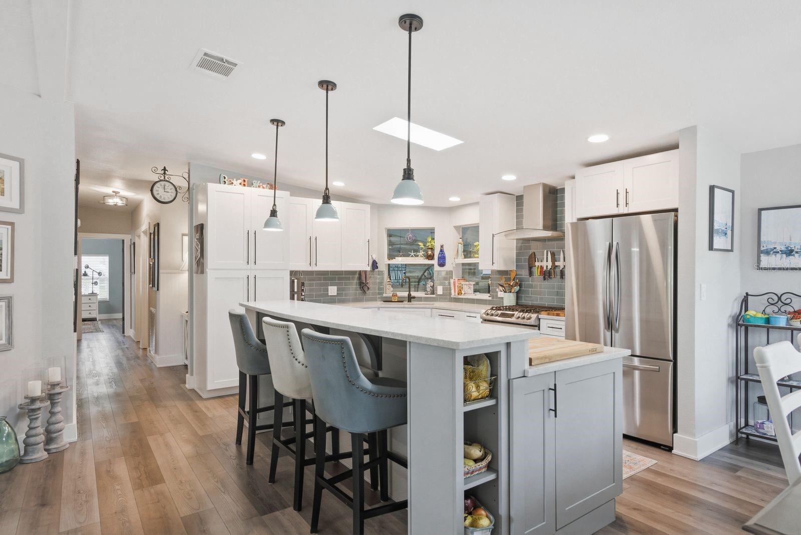 Image 16 of 56 For 137 Lake Tarpon Drive 18