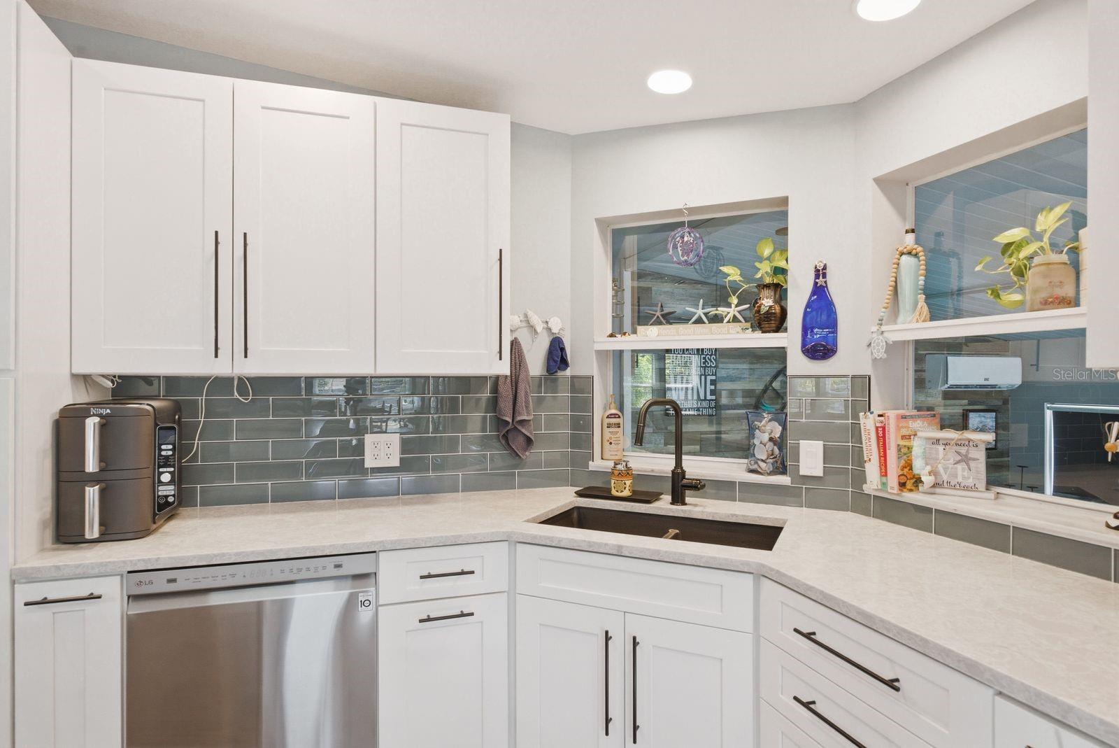 Image 18 of 56 For 137 Lake Tarpon Drive 18