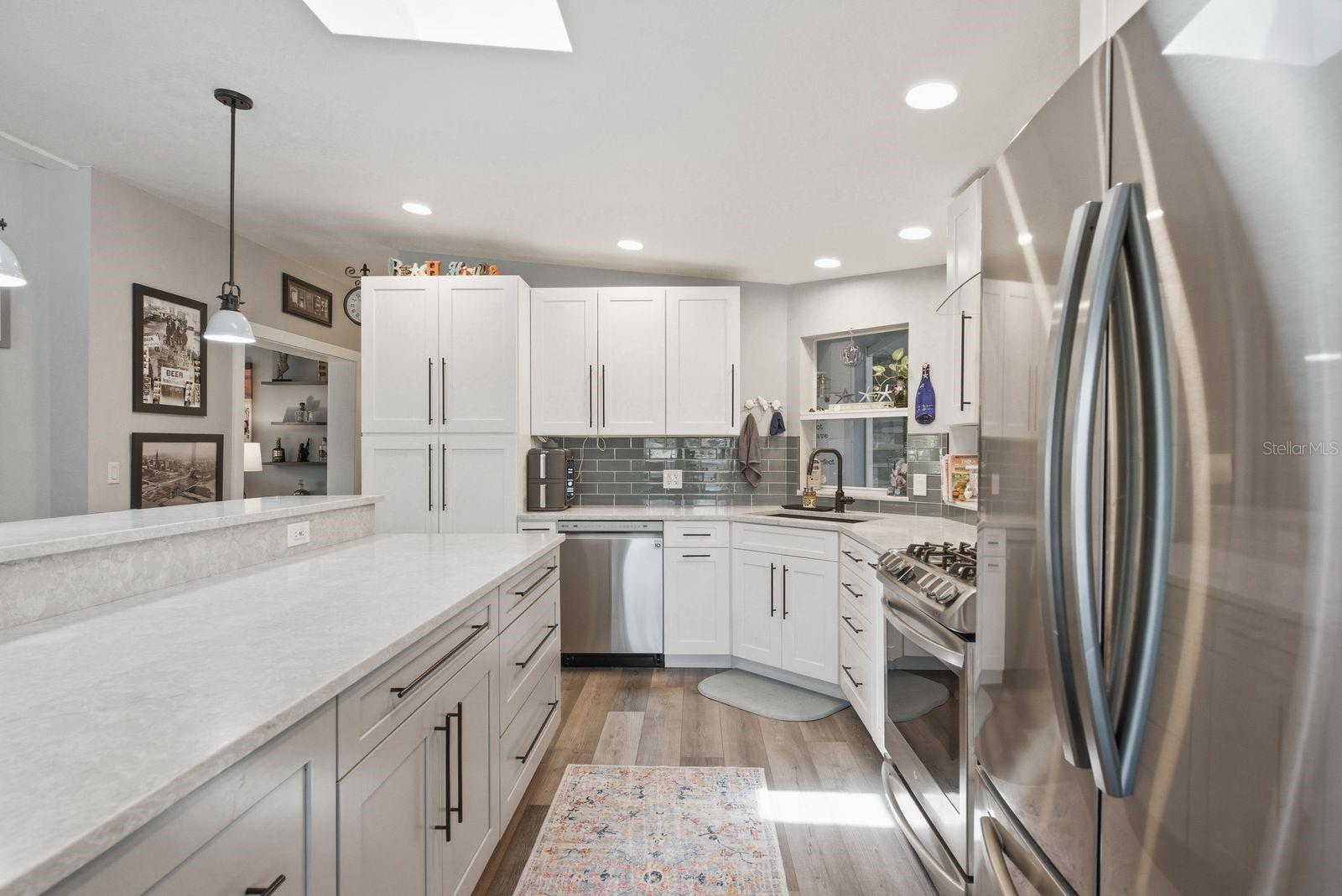 Image 19 of 56 For 137 Lake Tarpon Drive 18