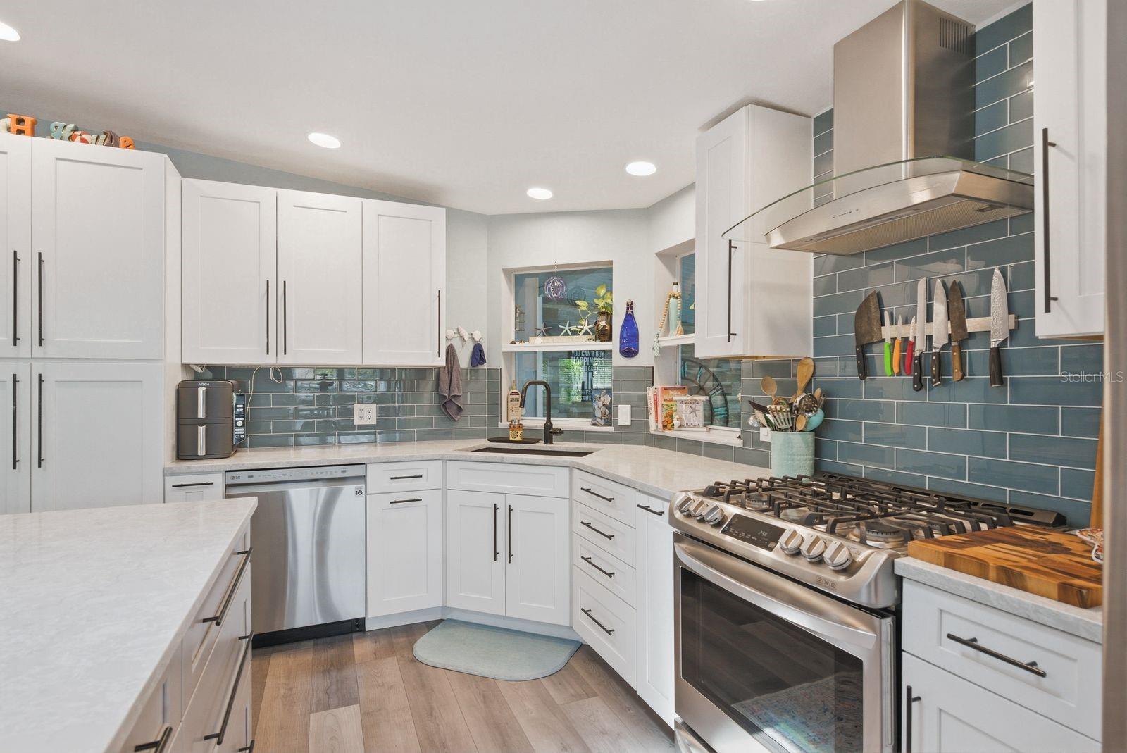 Image 20 of 56 For 137 Lake Tarpon Drive 18