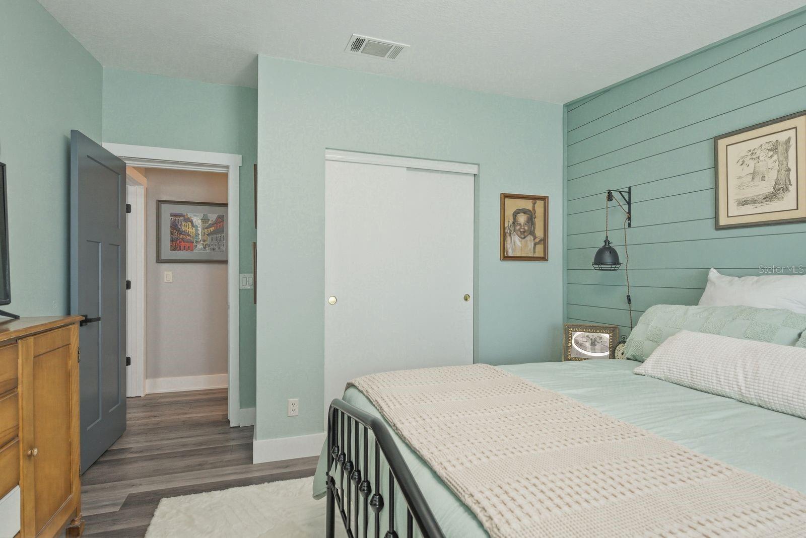 Image 29 of 56 For 137 Lake Tarpon Drive 18