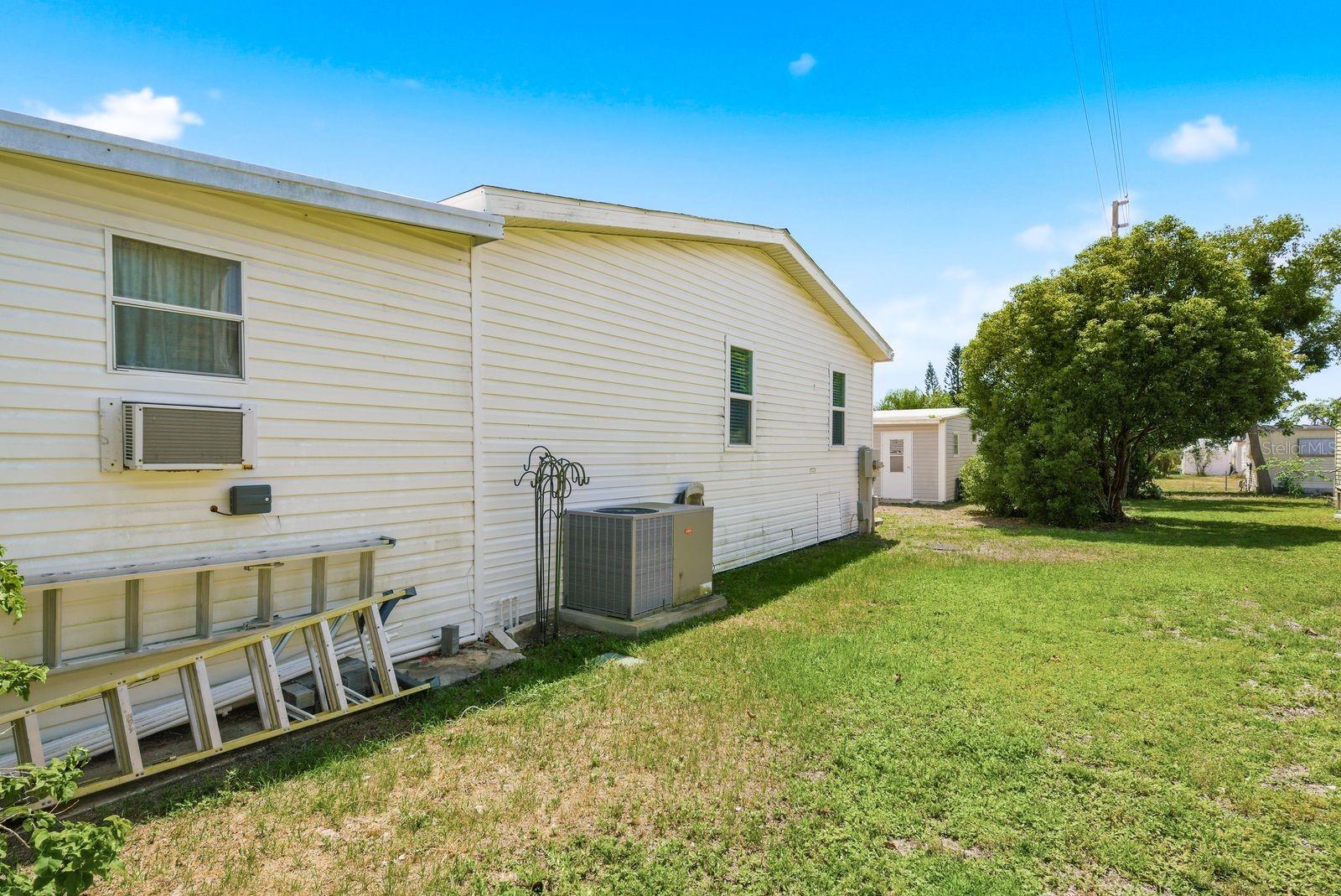 Image 39 of 56 For 137 Lake Tarpon Drive 18