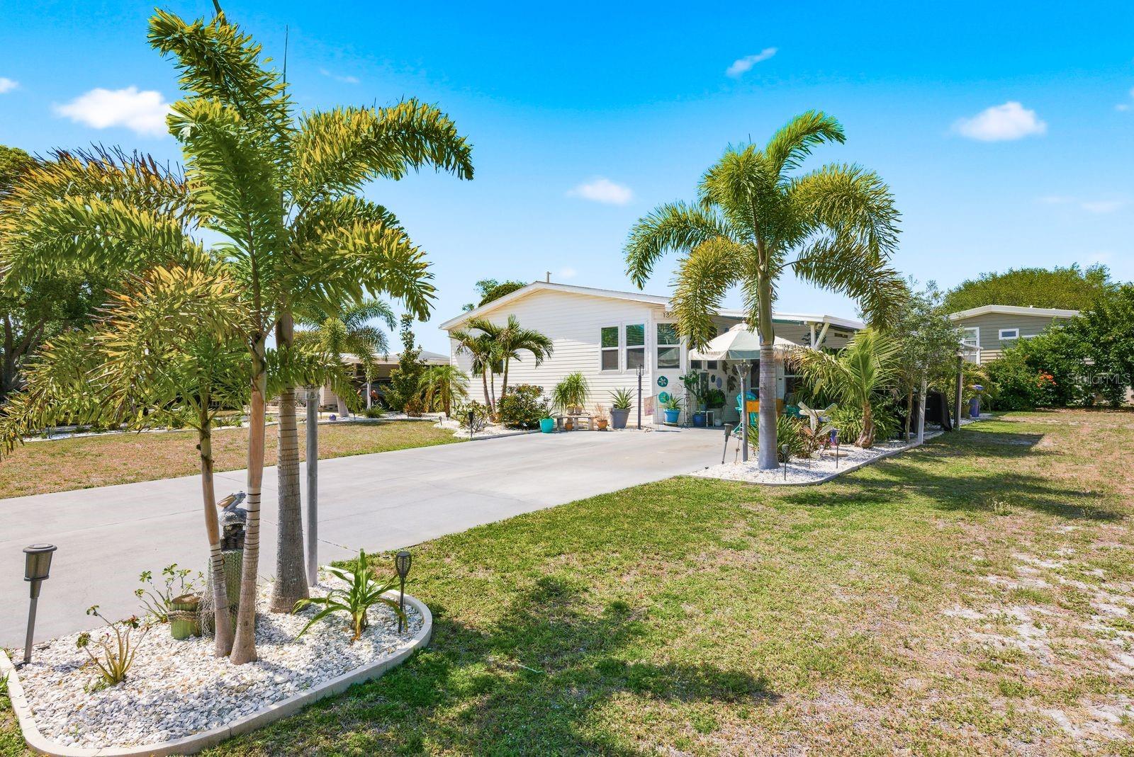 Image 4 of 56 For 137 Lake Tarpon Drive 18