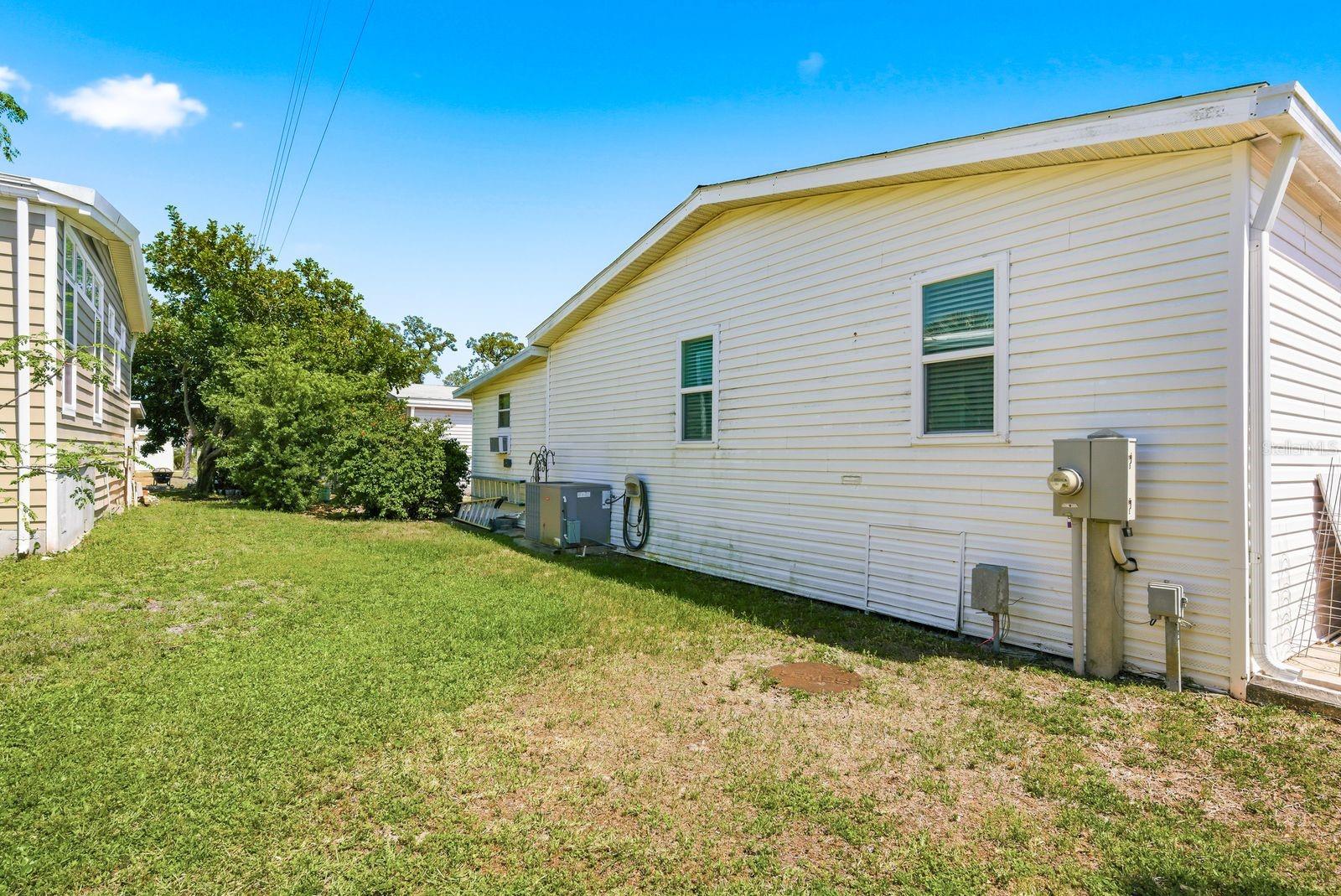 Image 40 of 56 For 137 Lake Tarpon Drive 18