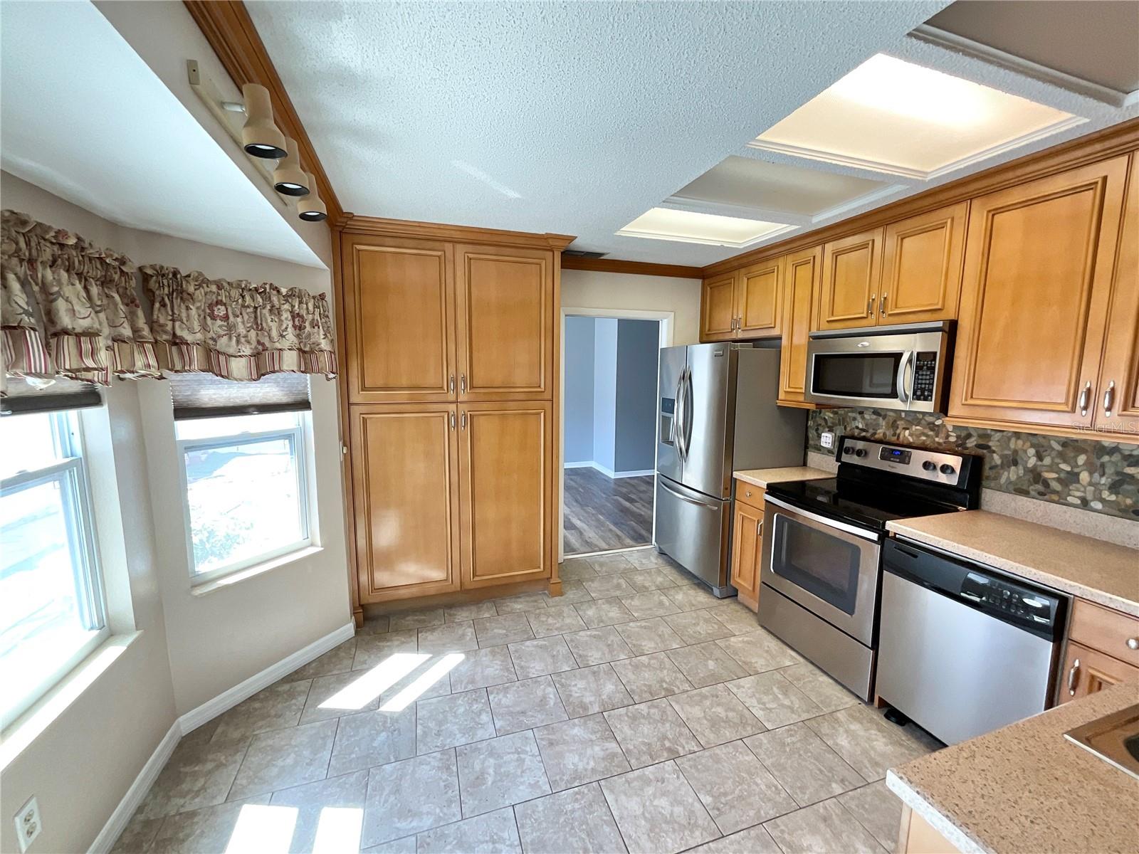 Image 5 of 31 For 2913 Longbrooke Way