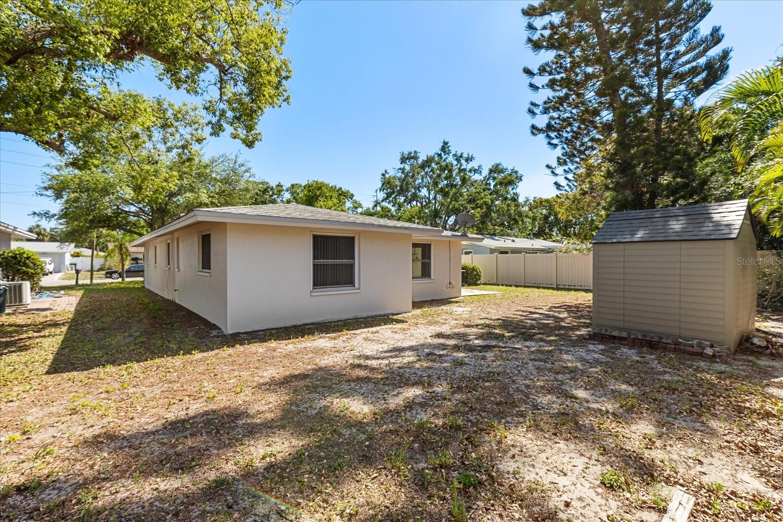 Image 21 of 30 For 620 Jacaranda Street