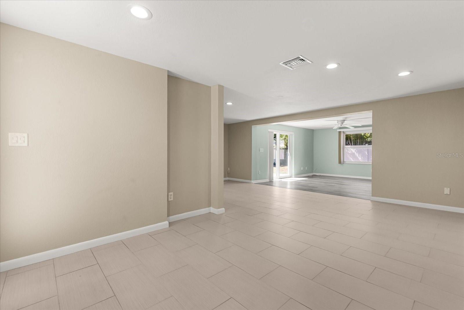 Image 3 of 30 For 620 Jacaranda Street