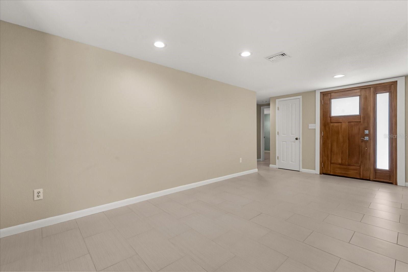 Image 4 of 30 For 620 Jacaranda Street