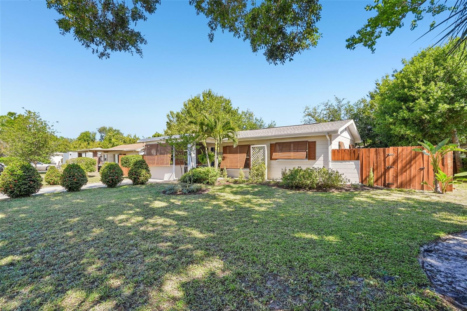 Image 4 of 35 For 5389 55th Avenue N