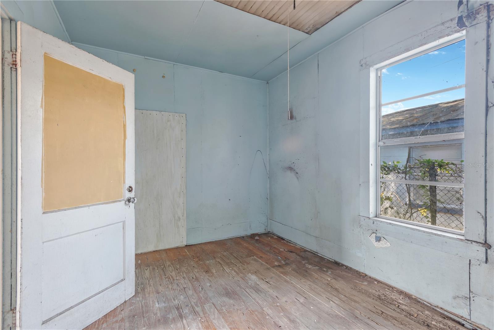 Image 14 of 16 For 2505 17th Avenue