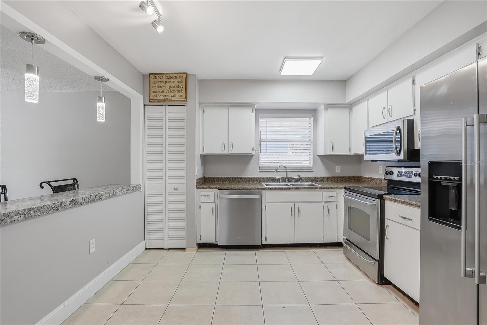 Image 12 of 30 For 3053 Oaklawn Ave