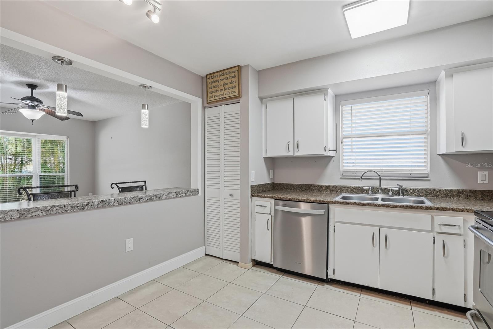 Image 13 of 30 For 3053 Oaklawn Ave