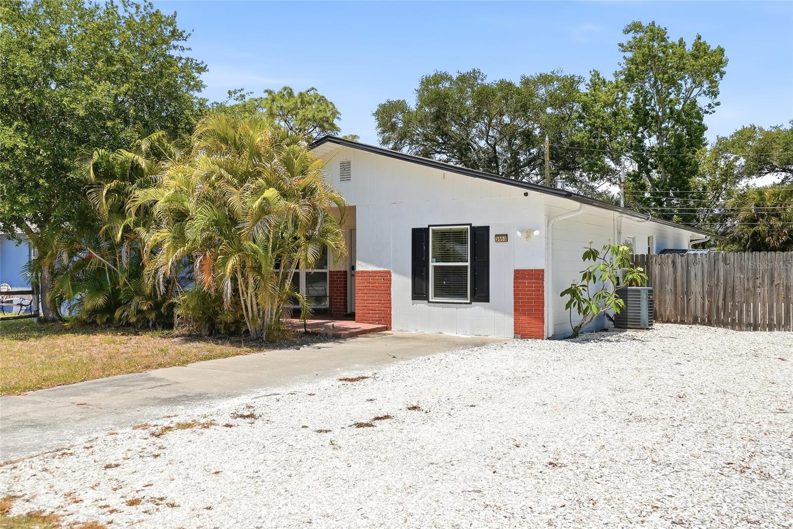 Image 4 of 30 For 3053 Oaklawn Ave