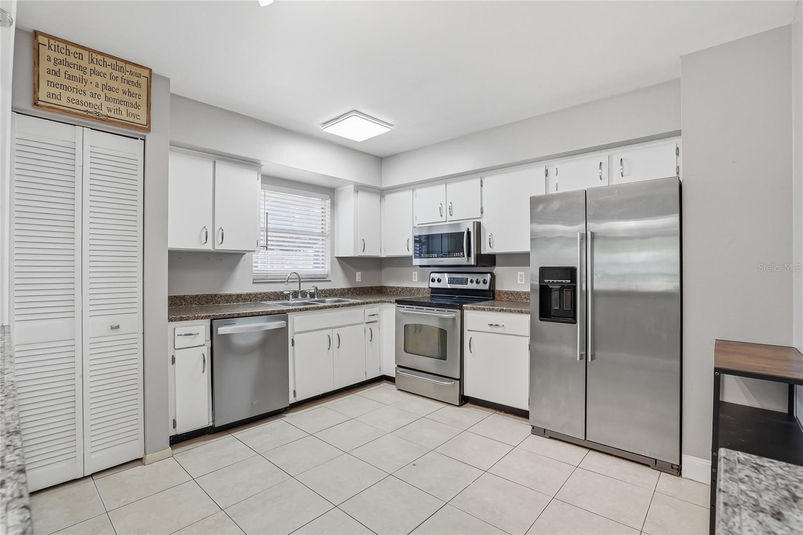 Image 9 of 30 For 3053 Oaklawn Ave