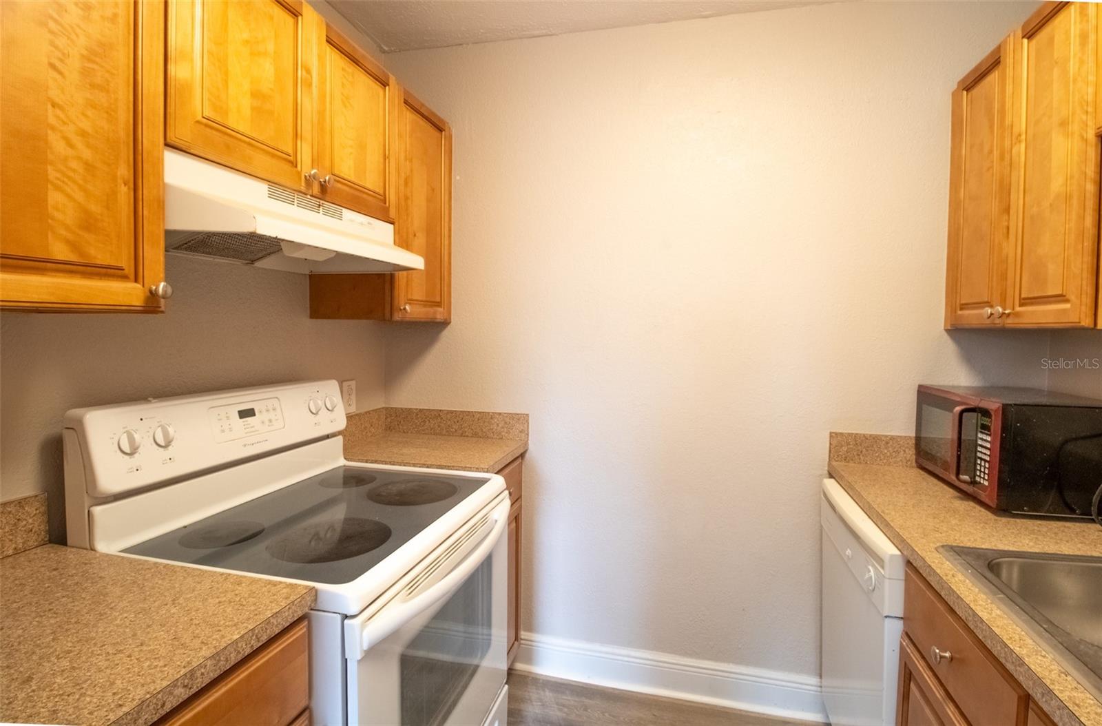 Listing photo id 5 for 13725 Juniper Blossom Drive 202
