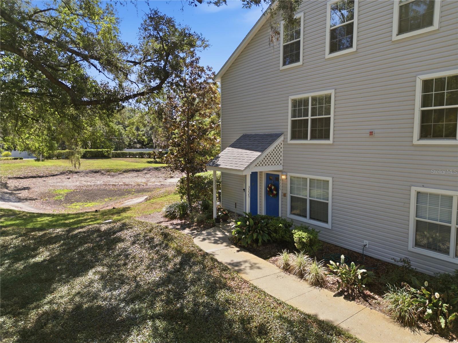 Image 31 of 41 For 3227 Valley Oaks Drive N-a