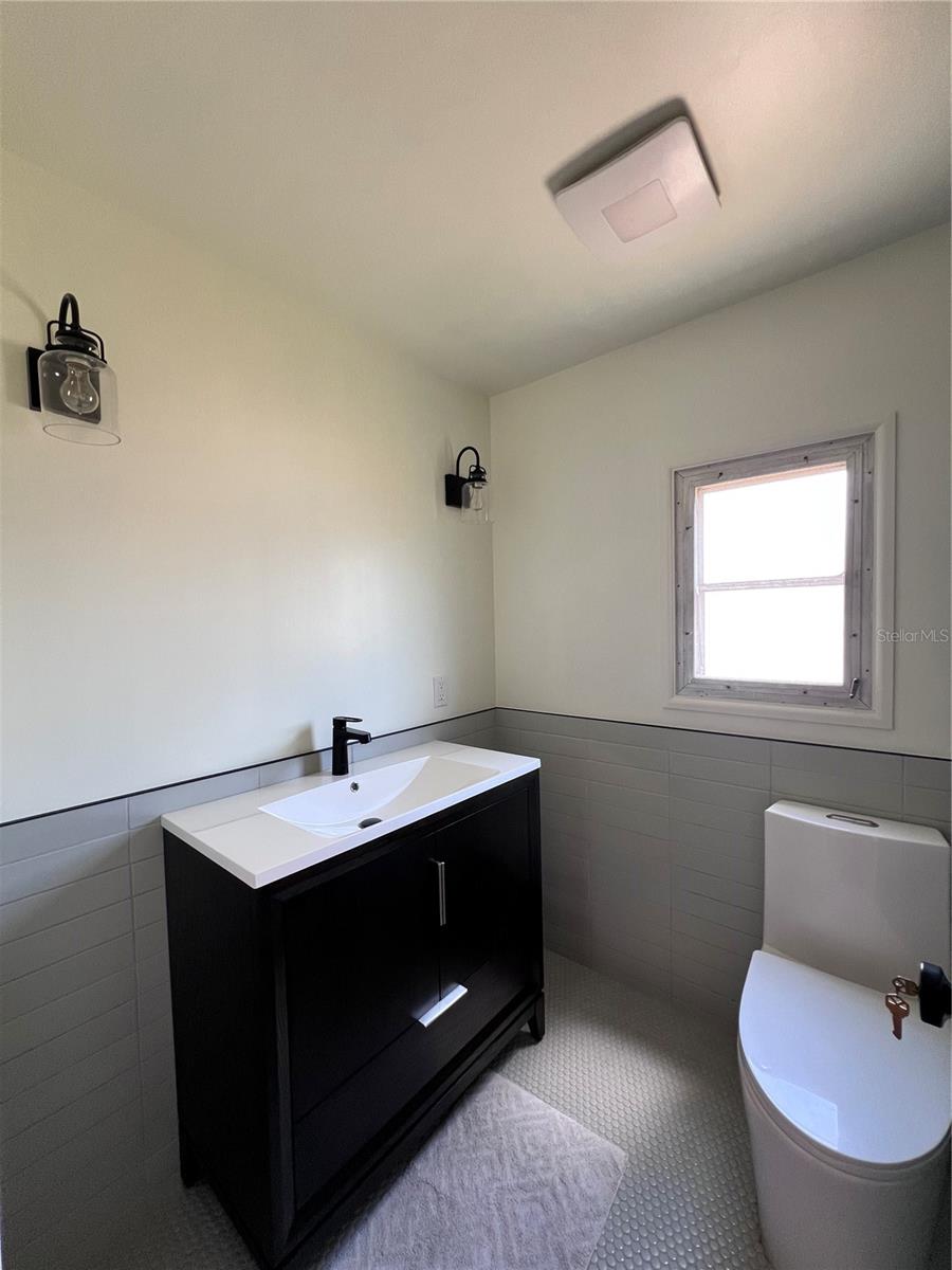 Image 21 of 56 For 1100 Belcher Road S 130