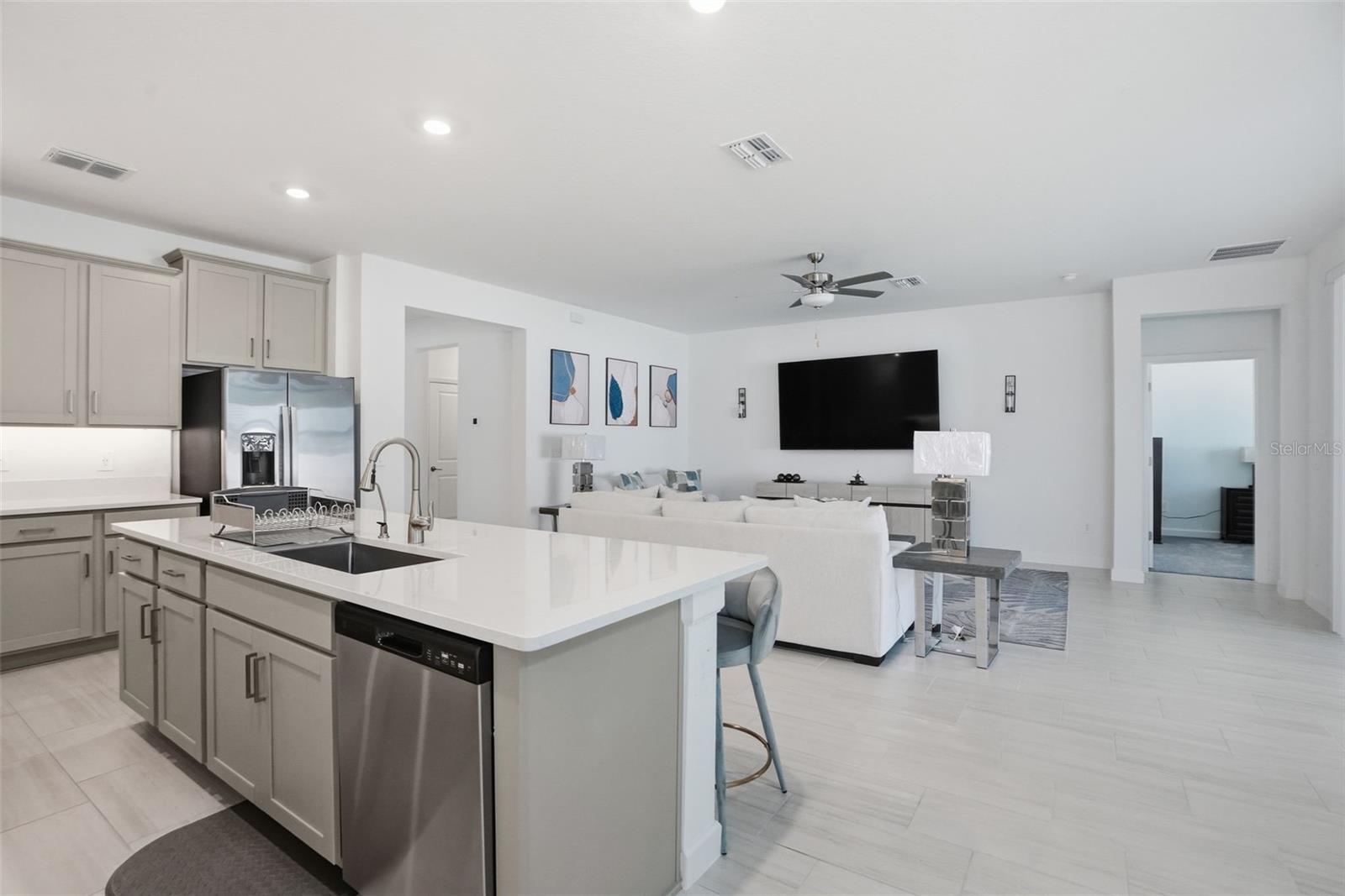 Listing photo id 12 for 10770 Tupper Cay Drive