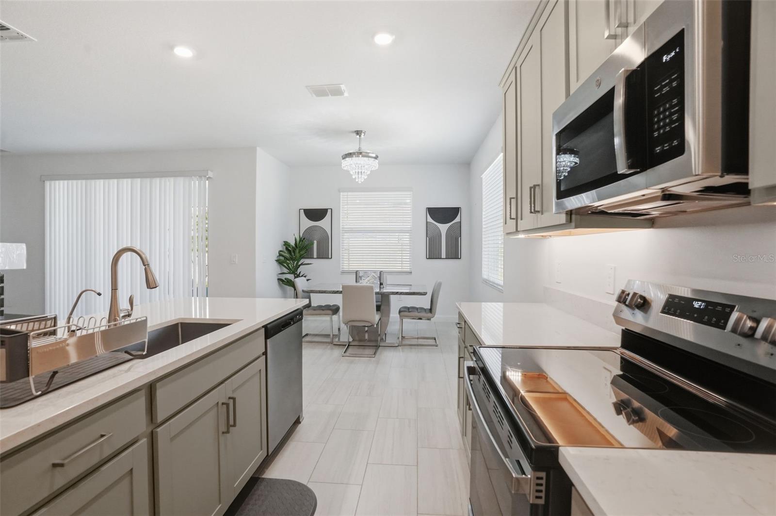 Listing photo id 16 for 10770 Tupper Cay Drive
