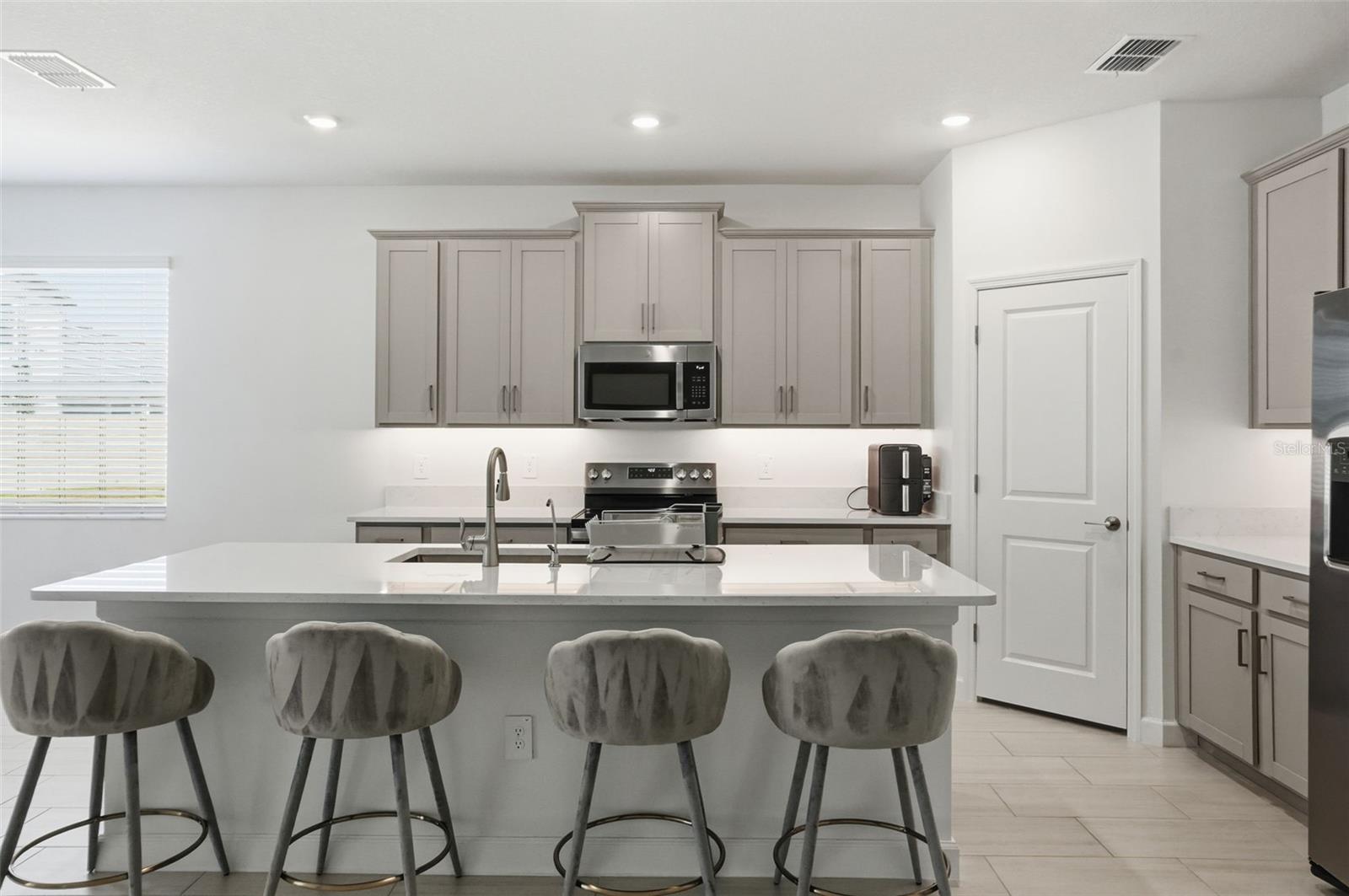 Listing photo id 20 for 10770 Tupper Cay Drive