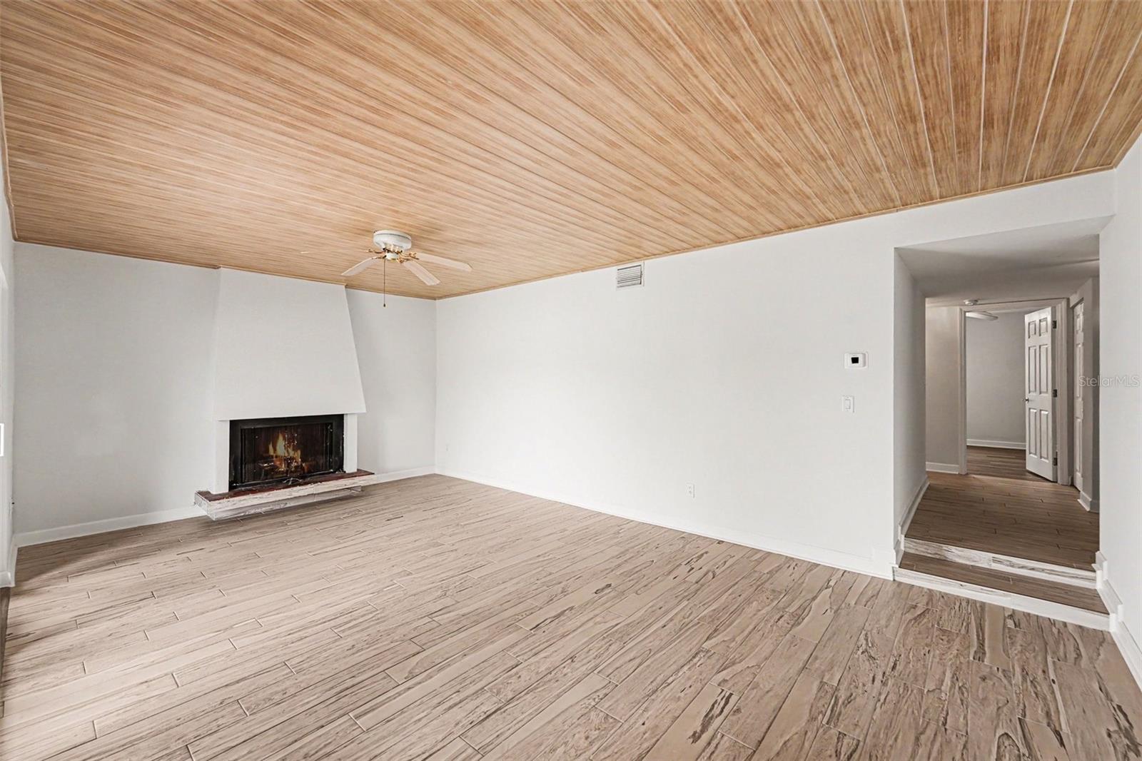 Image 3 of 18 For 546 Plaza Seville Court 85