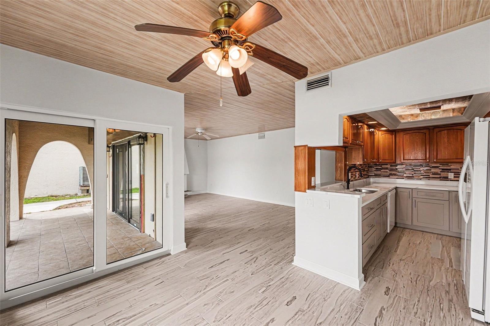 Image 4 of 18 For 546 Plaza Seville Court 85