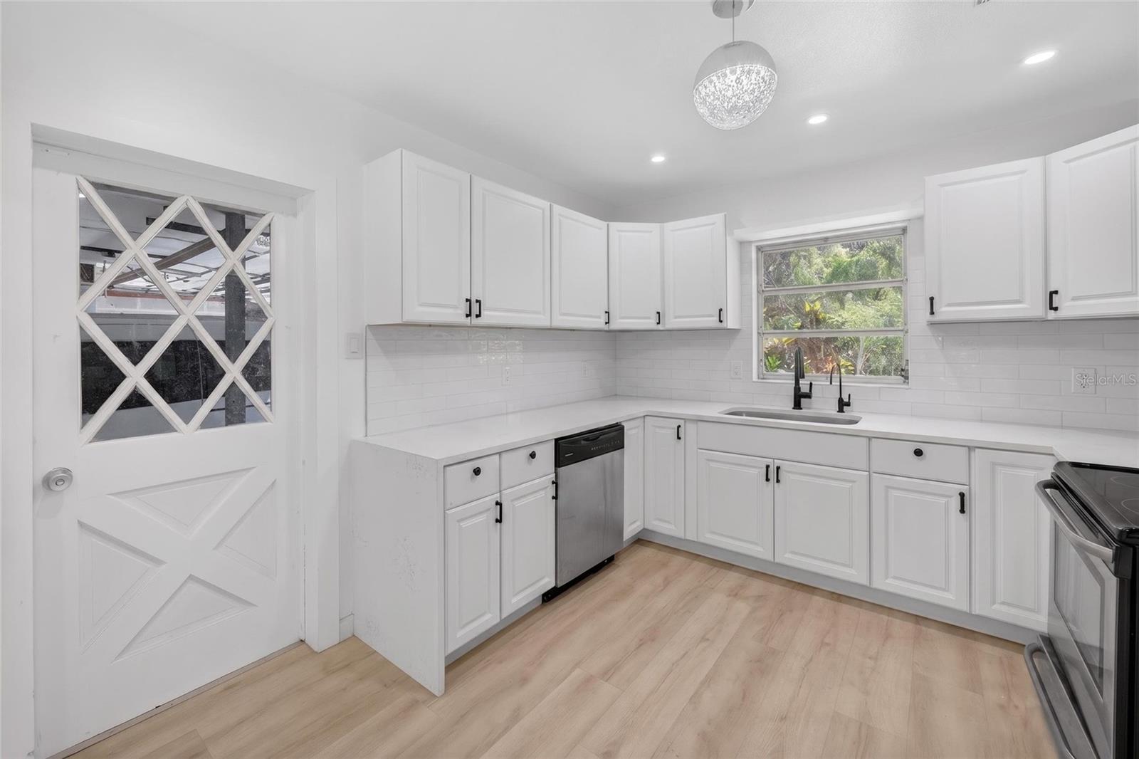 Image 11 of 48 For 4725 Tuttle Avenue