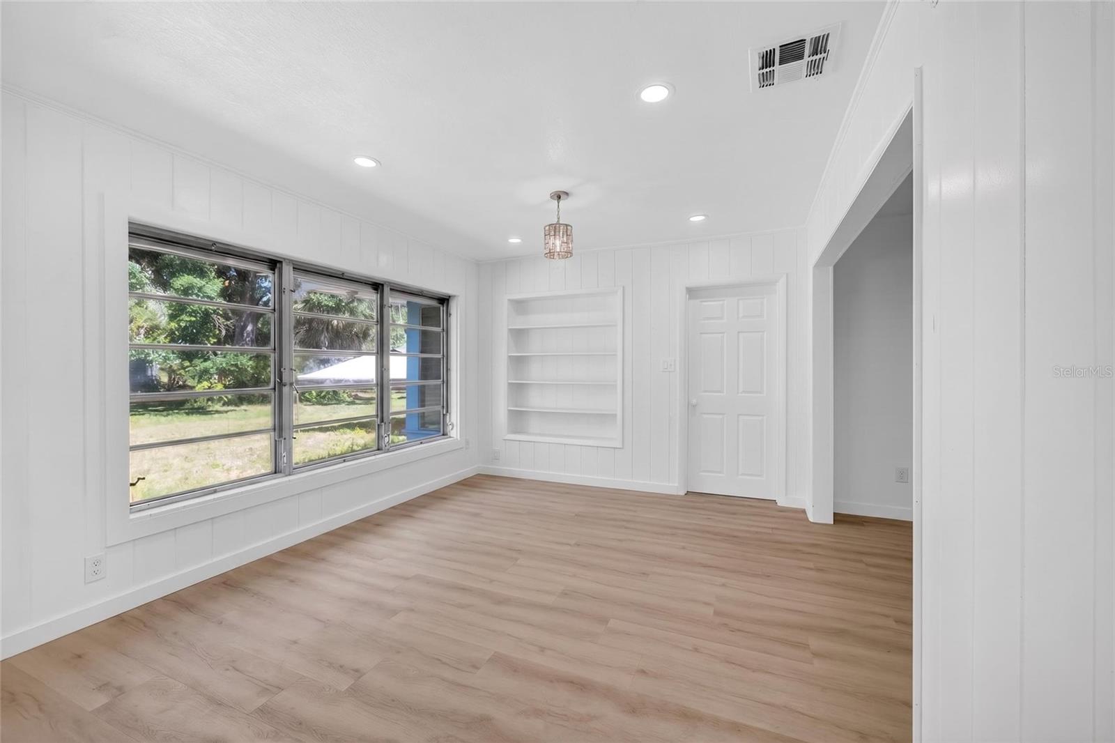Image 19 of 48 For 4725 Tuttle Avenue