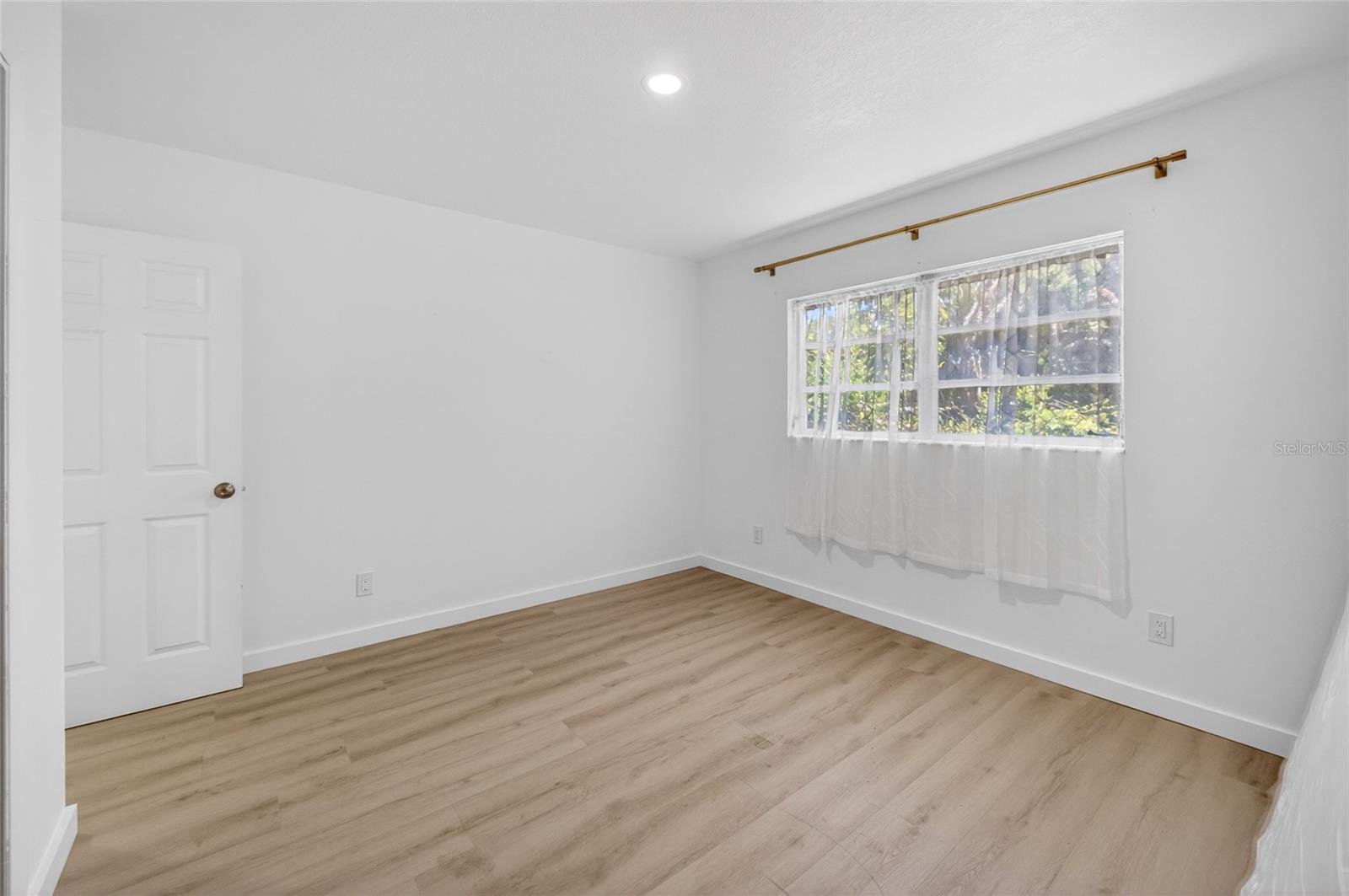 Image 34 of 48 For 4725 Tuttle Avenue