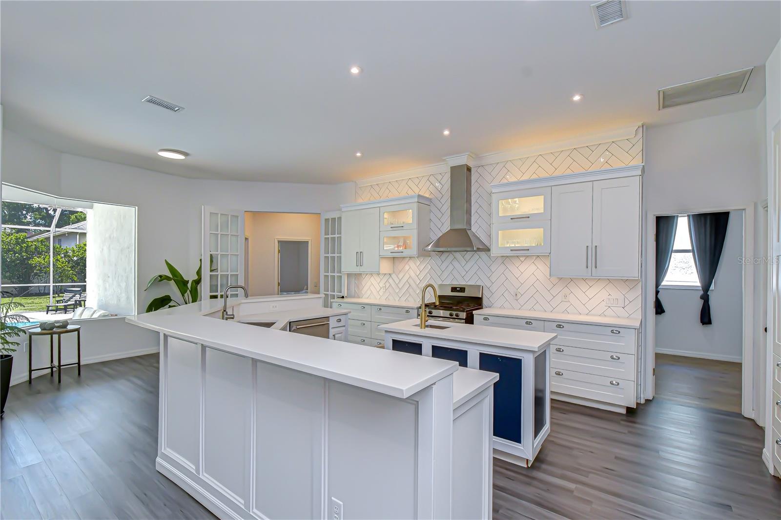 Image 13 of 43 For 2228 Valrico Forest Drive