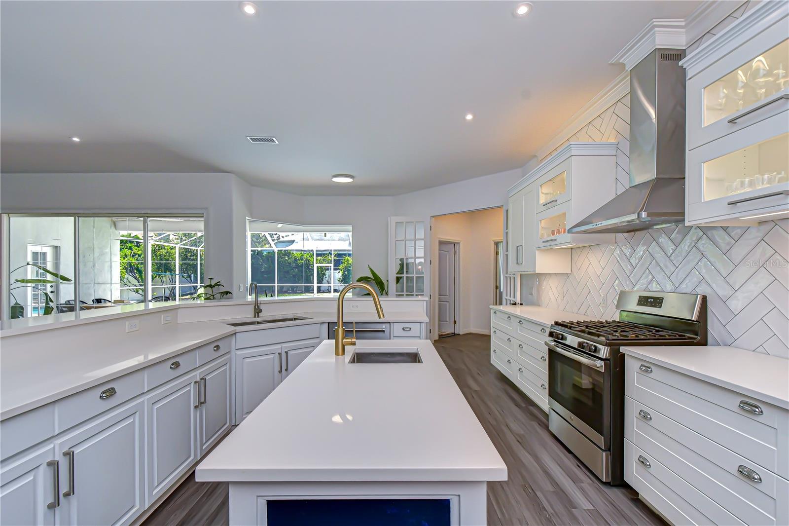 Image 17 of 43 For 2228 Valrico Forest Drive