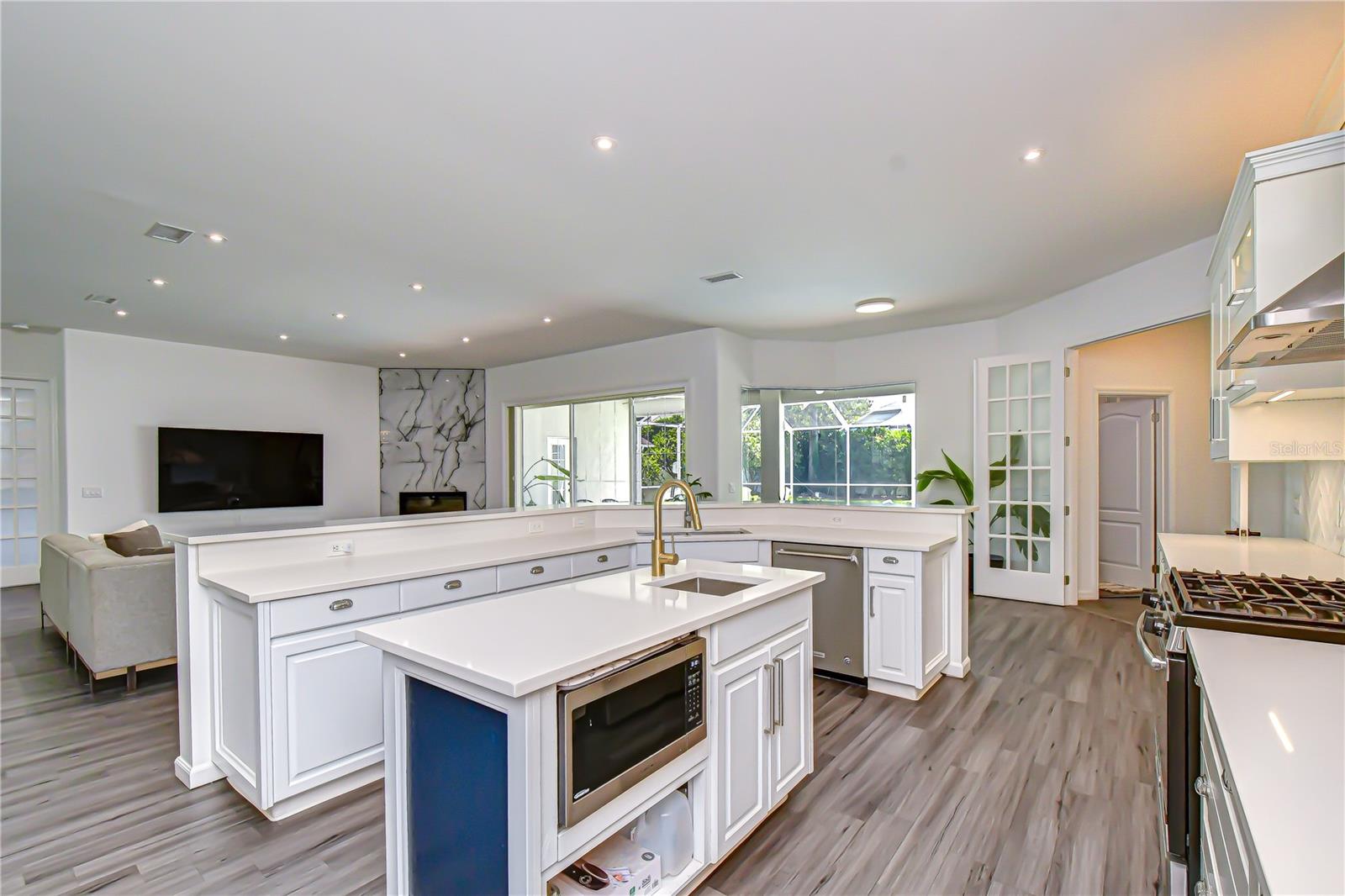 Image 18 of 43 For 2228 Valrico Forest Drive